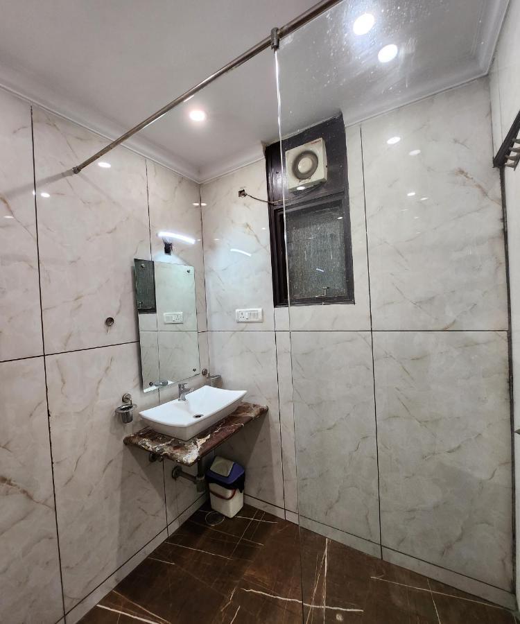 Capital O 6408 Hotel Delhi Heart 新德里 外观 照片