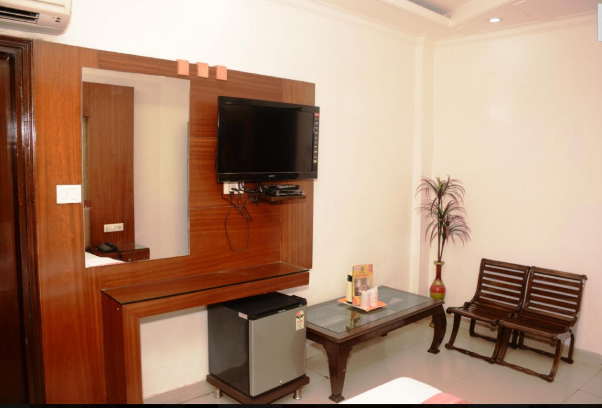 Capital O 6408 Hotel Delhi Heart 新德里 外观 照片