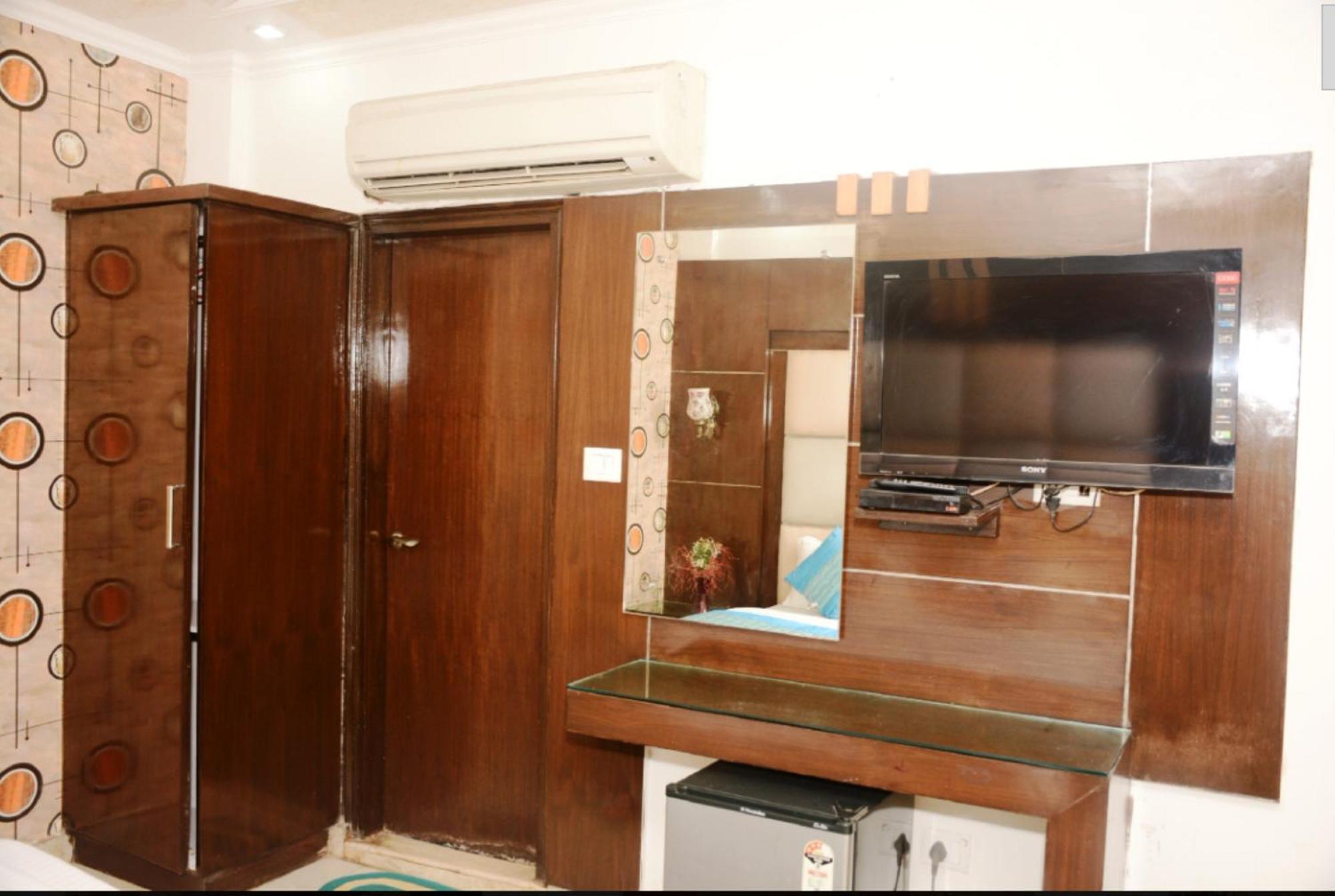 Capital O 6408 Hotel Delhi Heart 新德里 外观 照片