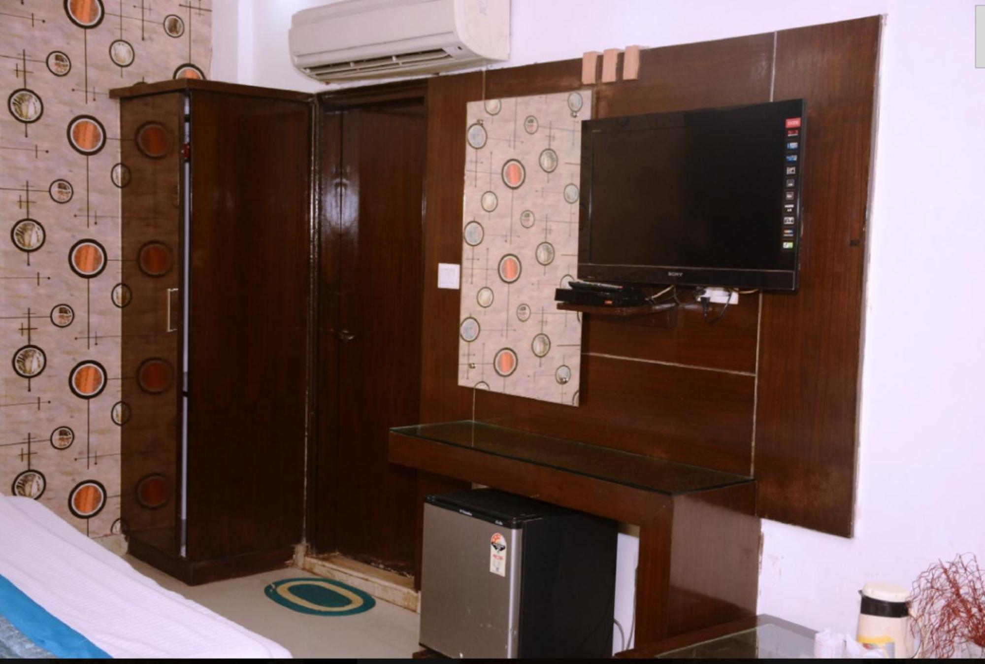 Capital O 6408 Hotel Delhi Heart 新德里 外观 照片