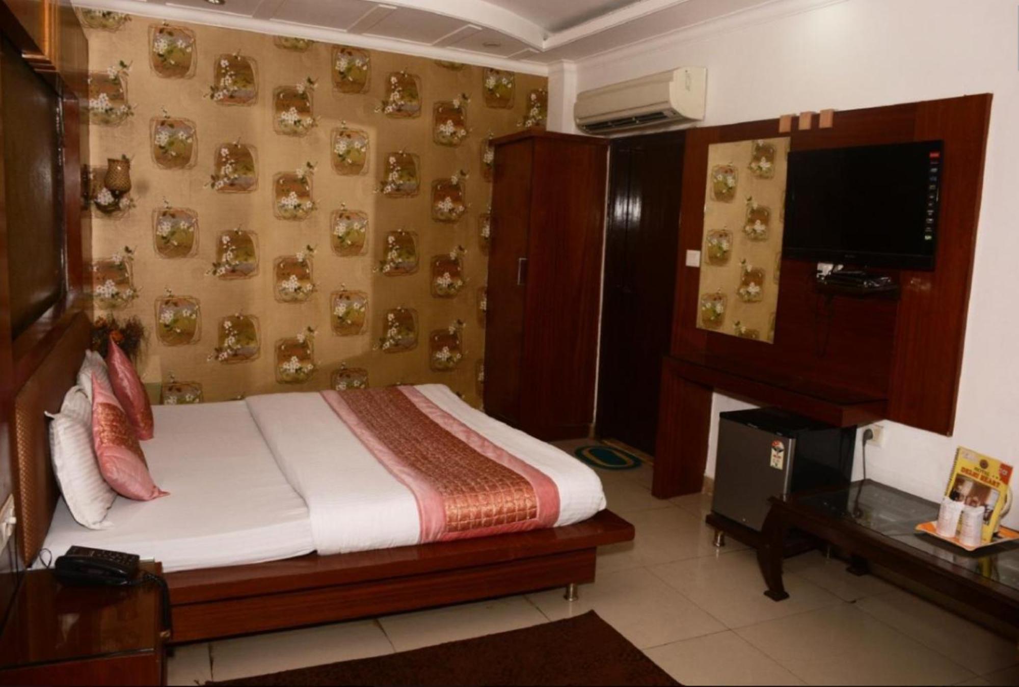 Capital O 6408 Hotel Delhi Heart 新德里 外观 照片