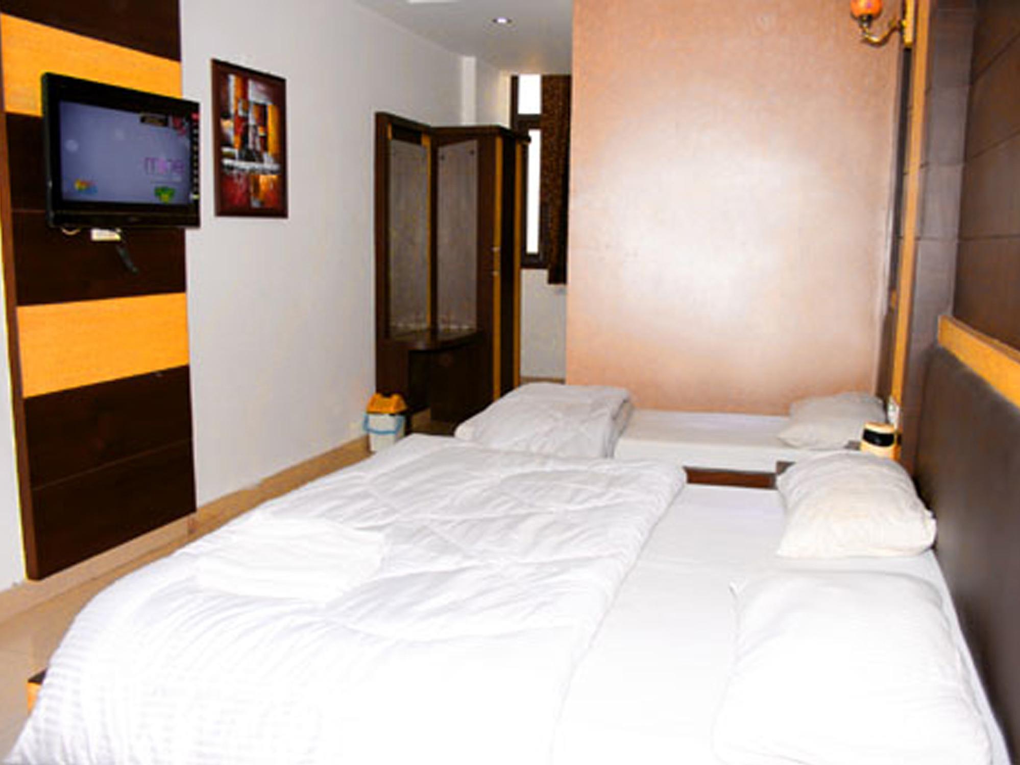 Capital O 6408 Hotel Delhi Heart 新德里 外观 照片