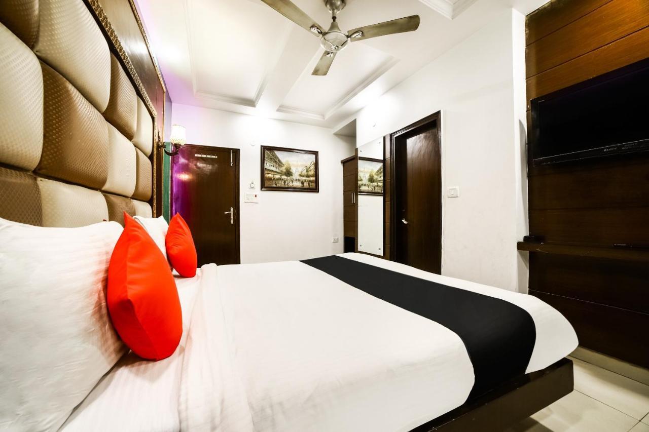Capital O 6408 Hotel Delhi Heart 新德里 客房 照片
